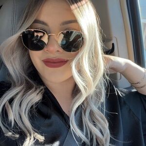 Meet your Posher, Brenda